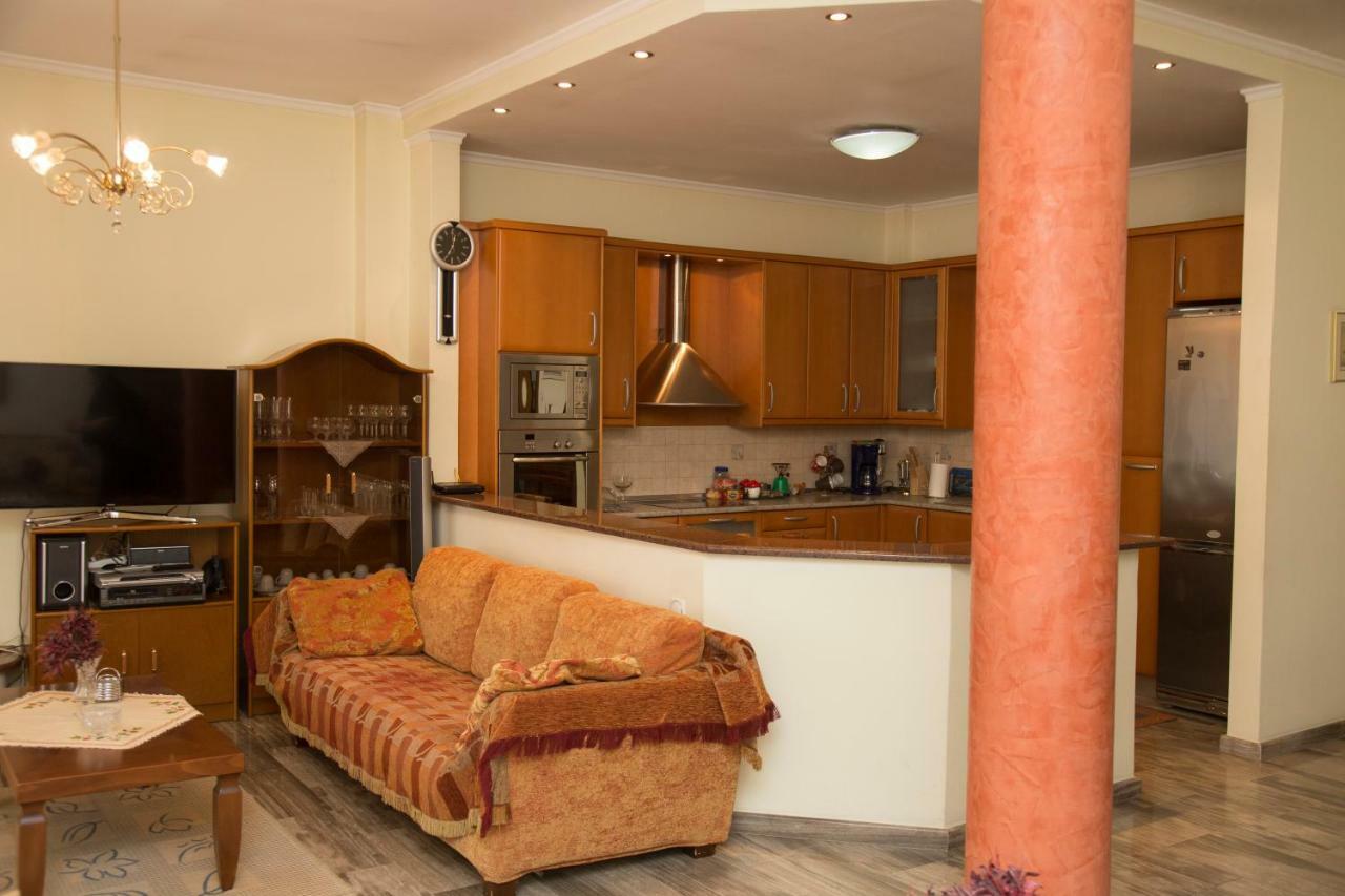 Veta'S Spacious Central Apartment เซเรส ภายนอก รูปภาพ